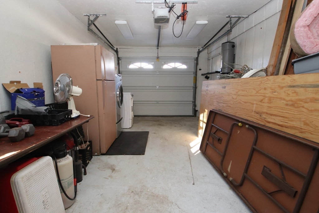 Peabody, Massachusetts 01960, United States, 3 Bedrooms Bedrooms, ,2 BathroomsBathrooms,Residential,Pending,87314