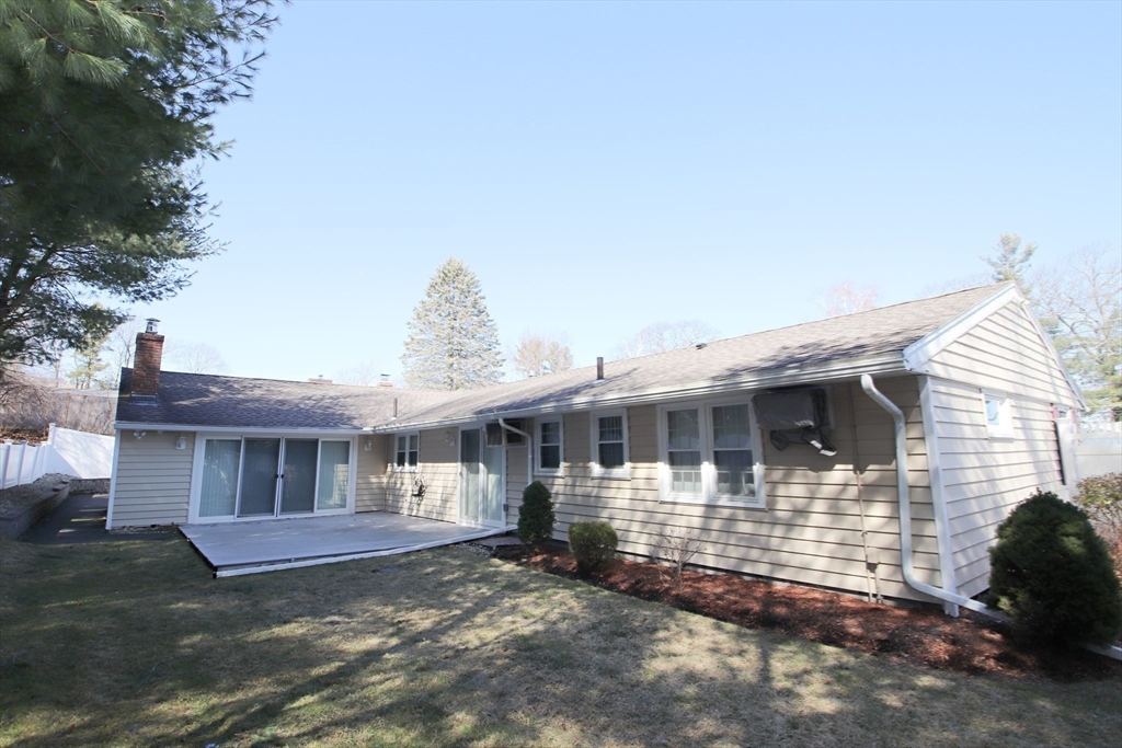 Peabody, Massachusetts 01960, United States, 3 Bedrooms Bedrooms, ,2 BathroomsBathrooms,Residential,Pending,87314