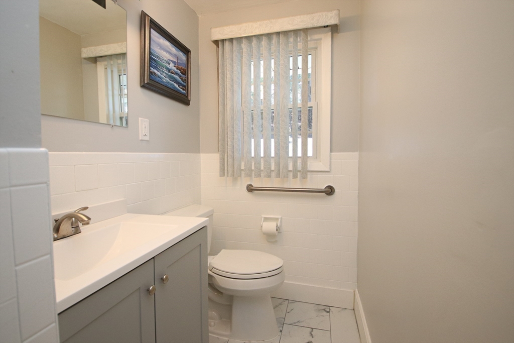 Peabody, Massachusetts 01960, United States, 3 Bedrooms Bedrooms, ,2 BathroomsBathrooms,Residential,Pending,87314