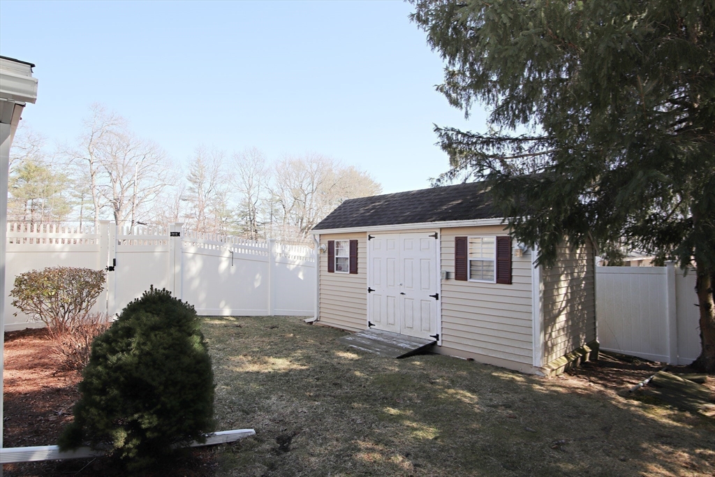 Peabody, Massachusetts 01960, United States, 3 Bedrooms Bedrooms, ,2 BathroomsBathrooms,Residential,Pending,87314