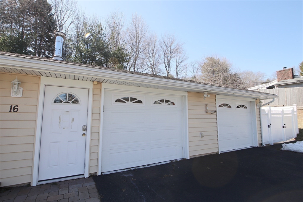 Peabody, Massachusetts 01960, United States, 3 Bedrooms Bedrooms, ,2 BathroomsBathrooms,Residential,Pending,87314