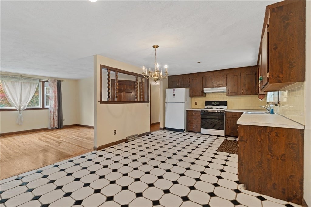 17 Brewster Dr, Bridgewater, MA, 17 Brewster Dr, Bridgewater, MA Photo #5