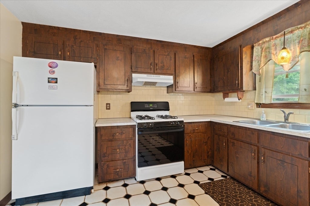 17 Brewster Dr, Bridgewater, MA, 17 Brewster Dr, Bridgewater, MA Photo #9
