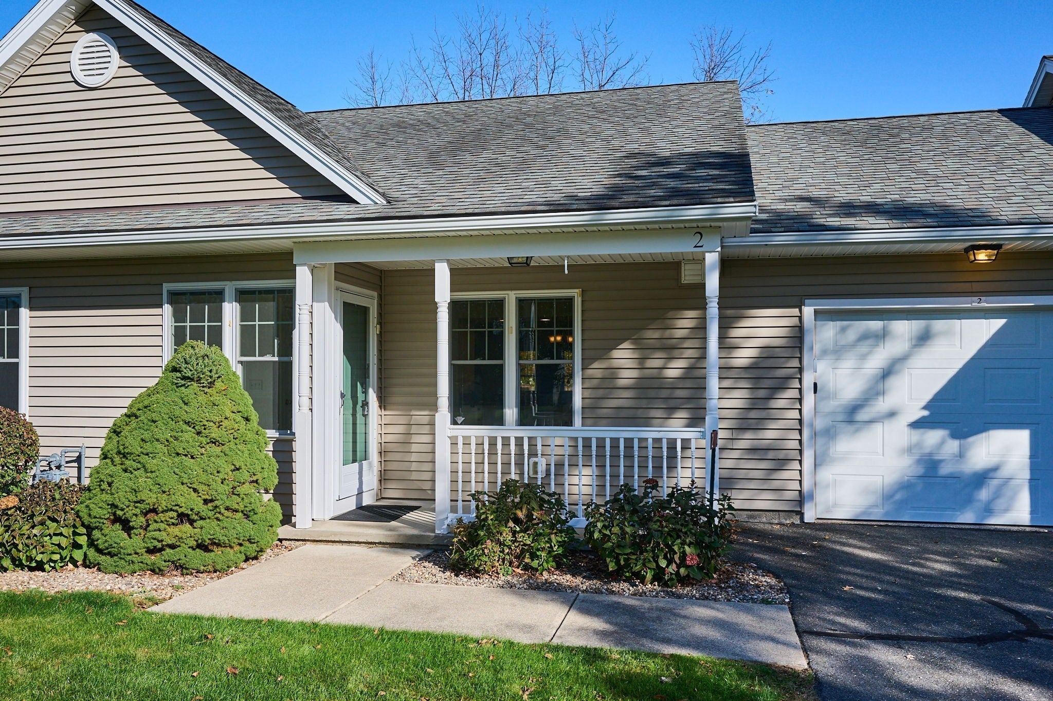 22 Pomeroy Meadow Rd #2, Southampton, MA Photo #2