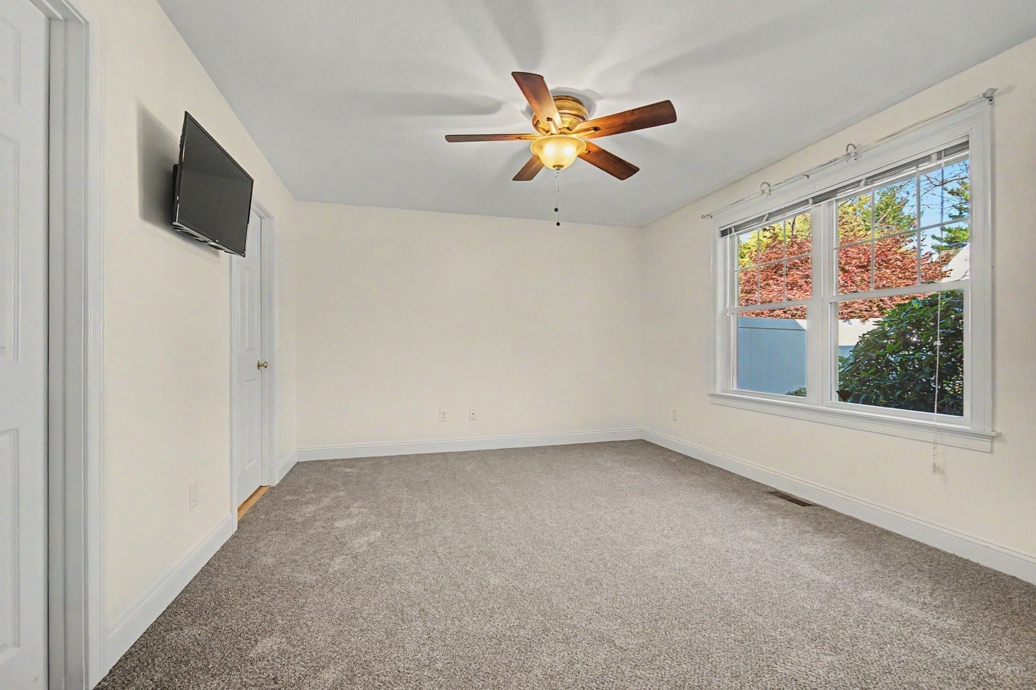 22 Pomeroy Meadow Rd #2, Southampton, MA Photo #16