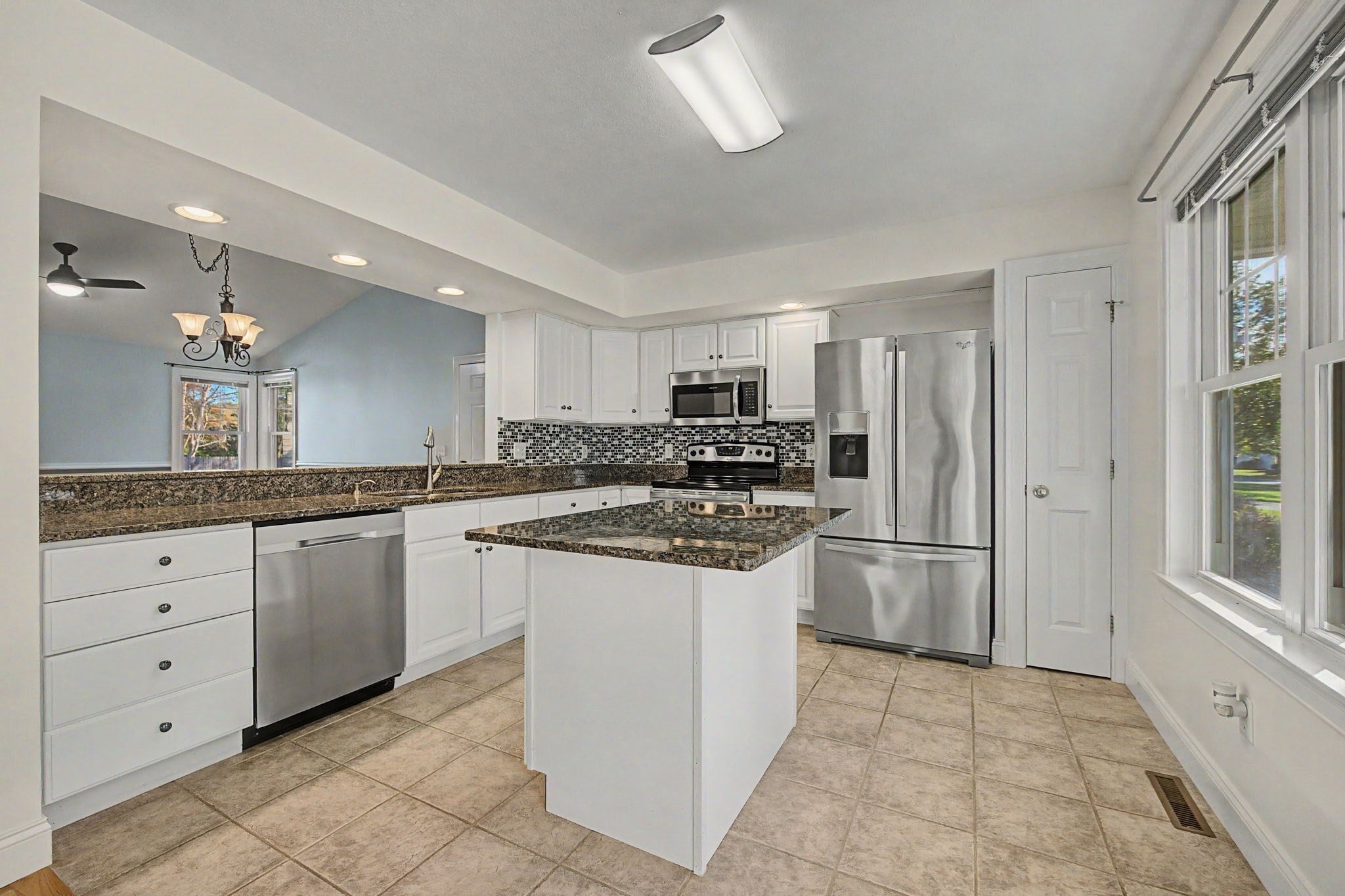 22 Pomeroy Meadow Rd #2, Southampton, MA Photo #5