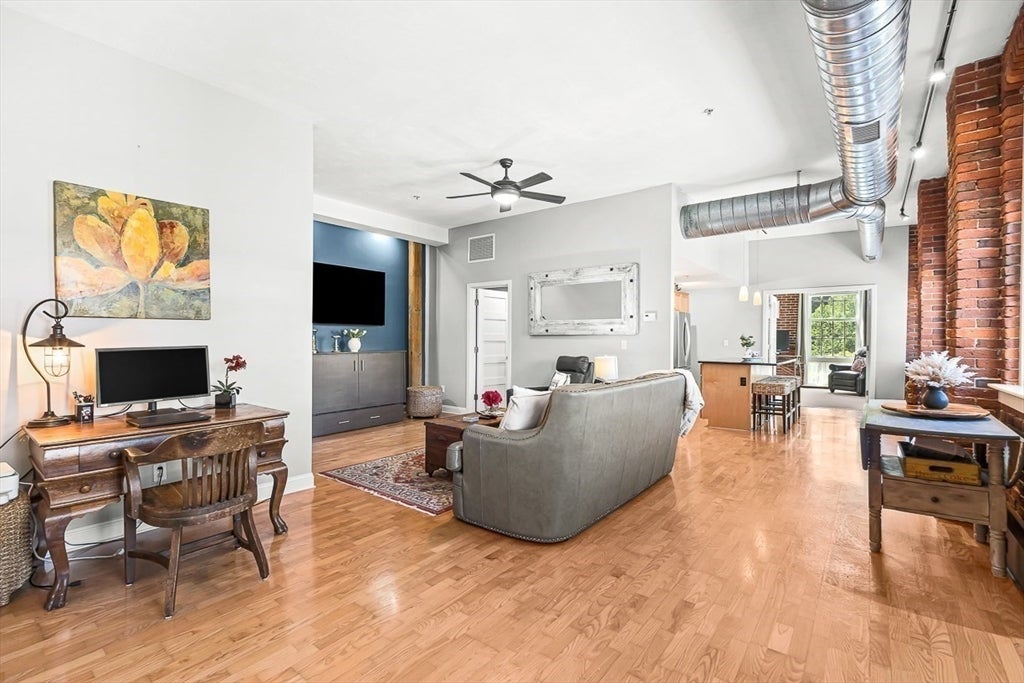 25 Cedar St 14