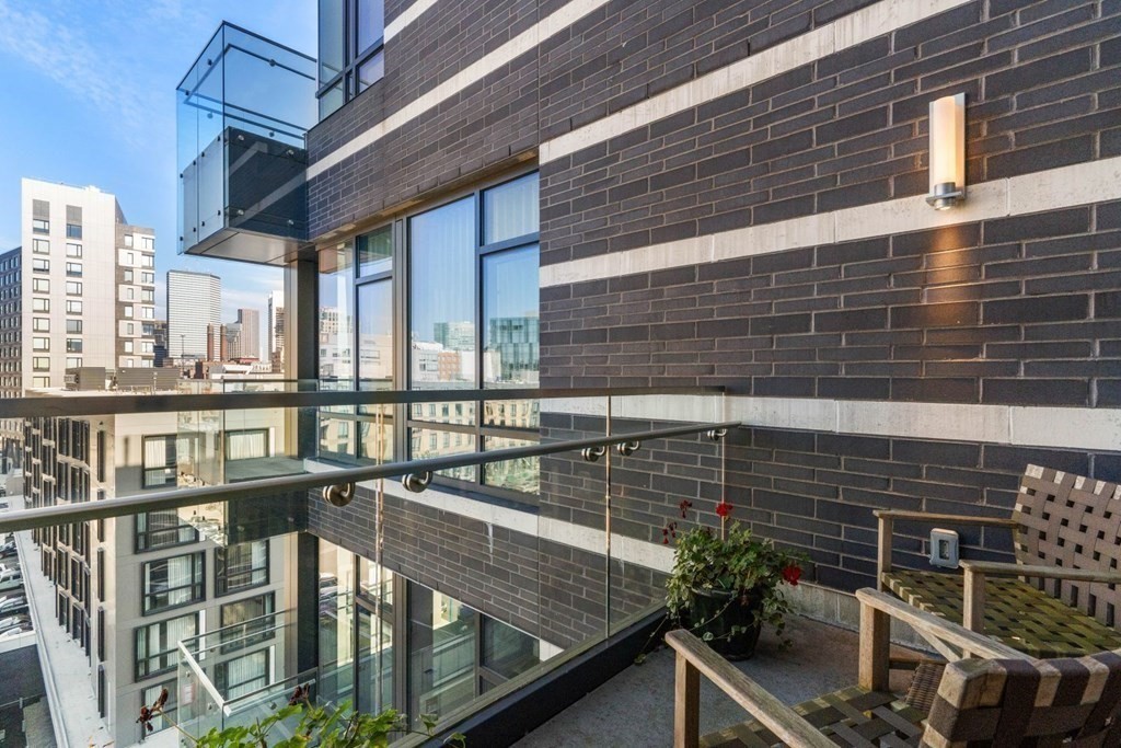 40 Traveler St 712