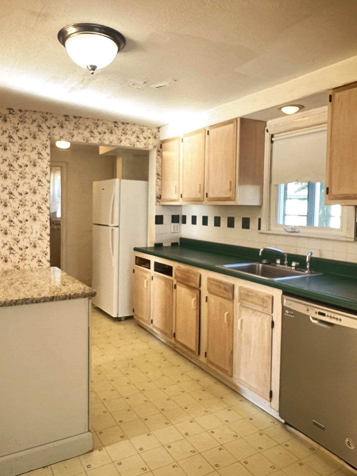 109 Pilgrim RD, Springfield, MA Photo #7