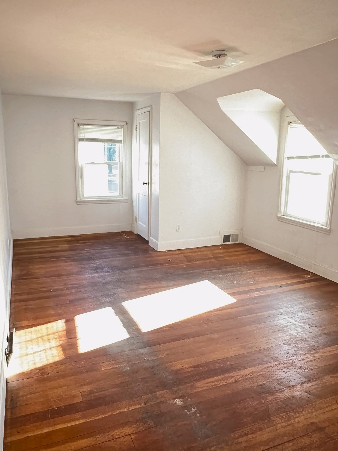 109 Pilgrim RD, Springfield, MA Photo #20