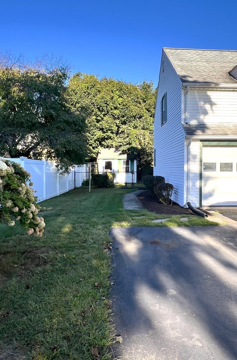 109 Pilgrim RD, Springfield, MA Photo #27
