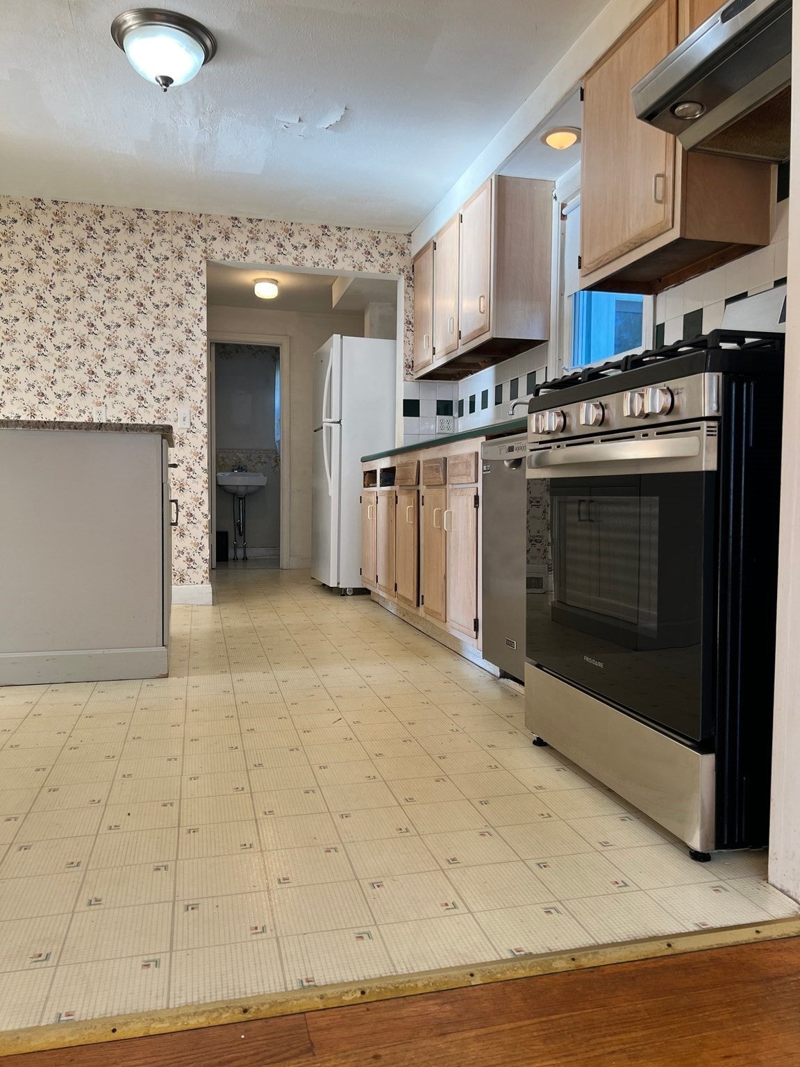 109 Pilgrim RD, Springfield, MA Photo #8