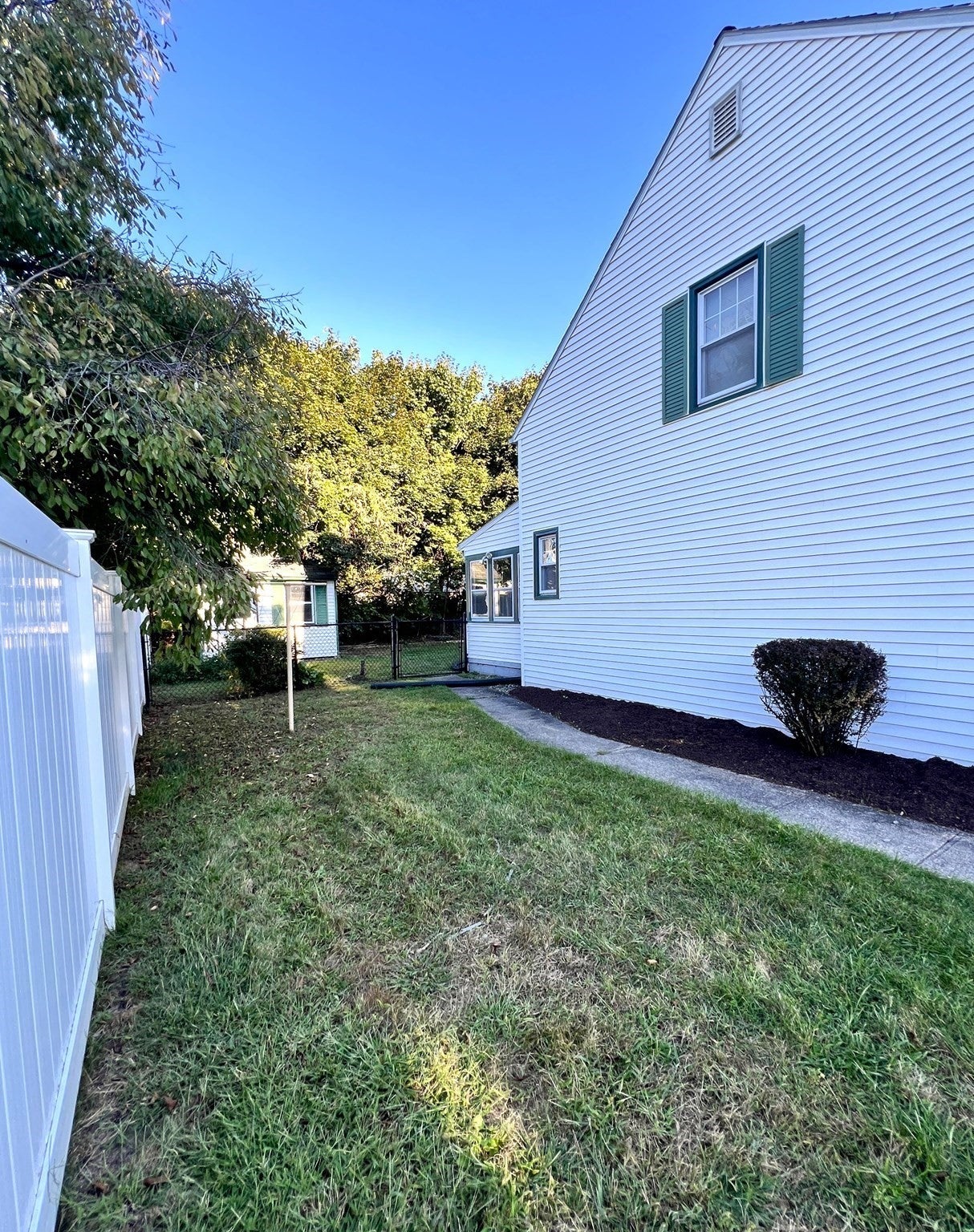 109 Pilgrim RD, Springfield, MA Photo #28