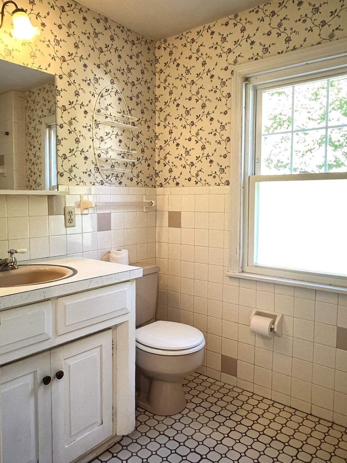 109 Pilgrim RD, Springfield, MA Photo #16