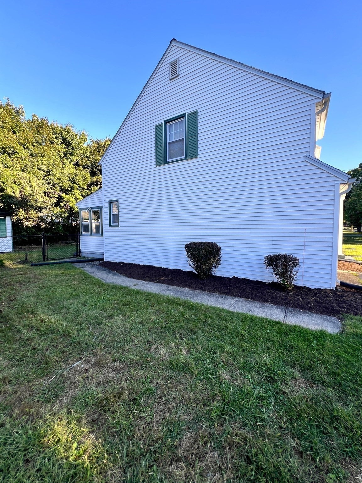109 Pilgrim RD, Springfield, MA Photo #29