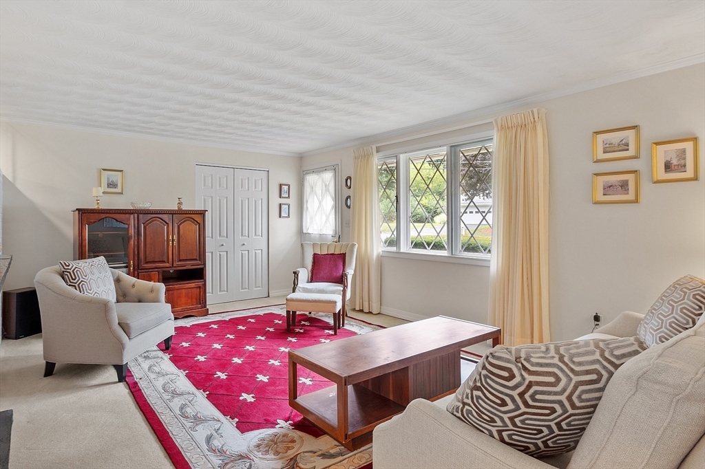 11 Parlee Rd