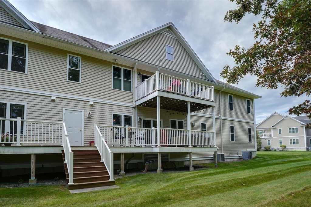 Franklin, Massachusetts 02038, United States, 2 Bedrooms Bedrooms, ,3 BathroomsBathrooms,Residential,Active,216422