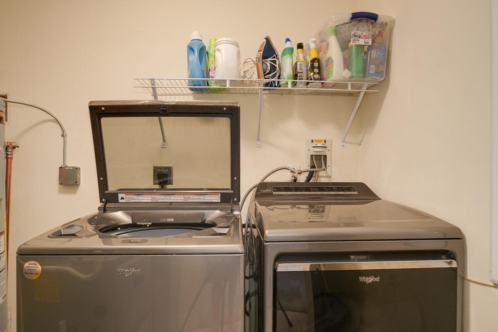 Franklin, Massachusetts 02038, United States, 2 Bedrooms Bedrooms, ,3 BathroomsBathrooms,Residential,Active,216422