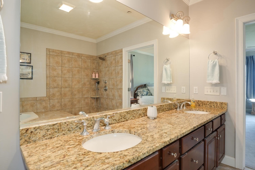 Franklin, Massachusetts 02038, United States, 2 Bedrooms Bedrooms, ,3 BathroomsBathrooms,Residential,Active,216422