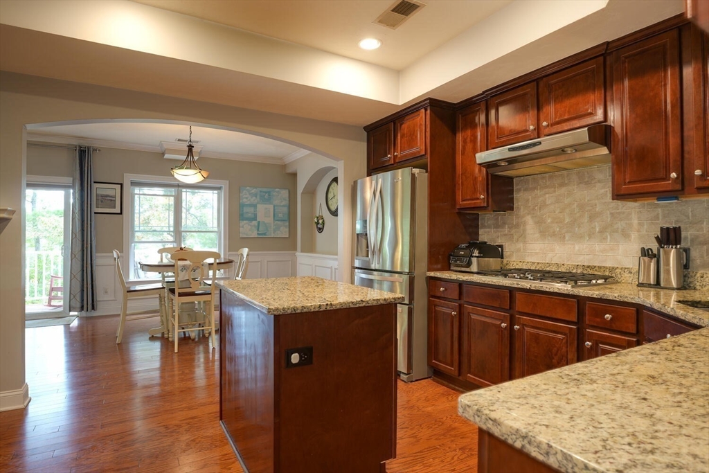 Franklin, Massachusetts 02038, United States, 2 Bedrooms Bedrooms, ,3 BathroomsBathrooms,Residential,Active,216422