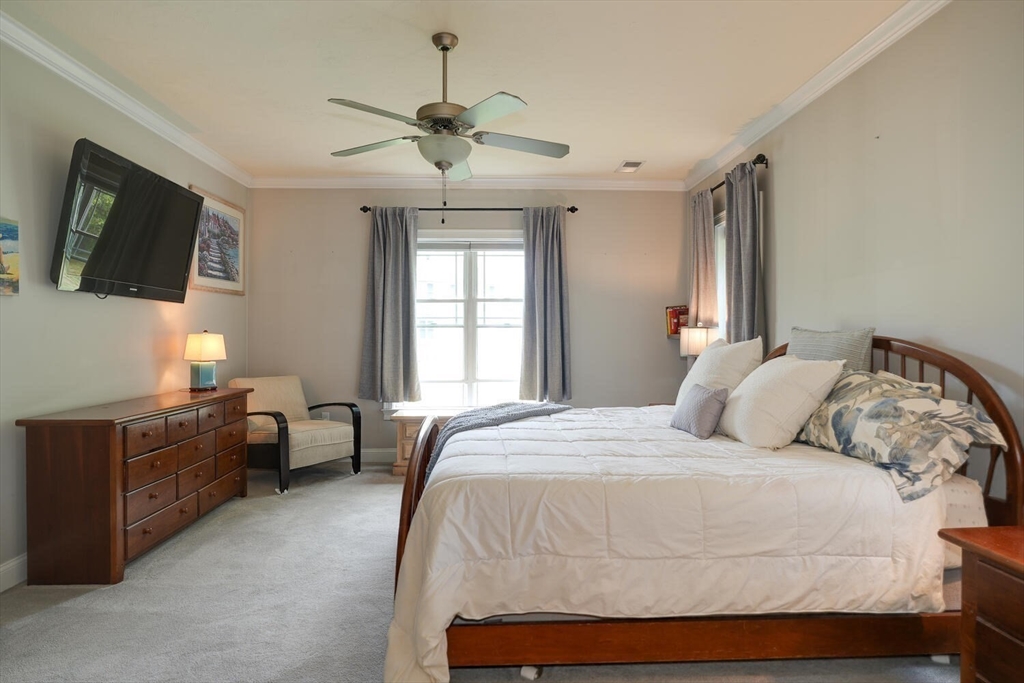 Franklin, Massachusetts 02038, United States, 2 Bedrooms Bedrooms, ,3 BathroomsBathrooms,Residential,Active,216422