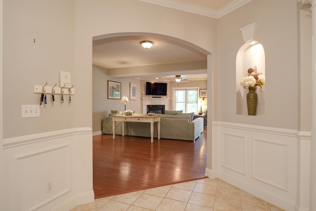 Franklin, Massachusetts 02038, United States, 2 Bedrooms Bedrooms, ,3 BathroomsBathrooms,Residential,Active,216422