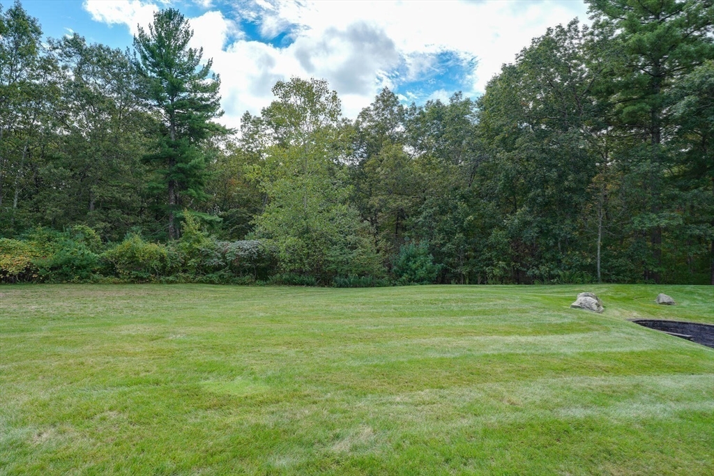 Franklin, Massachusetts 02038, United States, 2 Bedrooms Bedrooms, ,3 BathroomsBathrooms,Residential,Active,216422