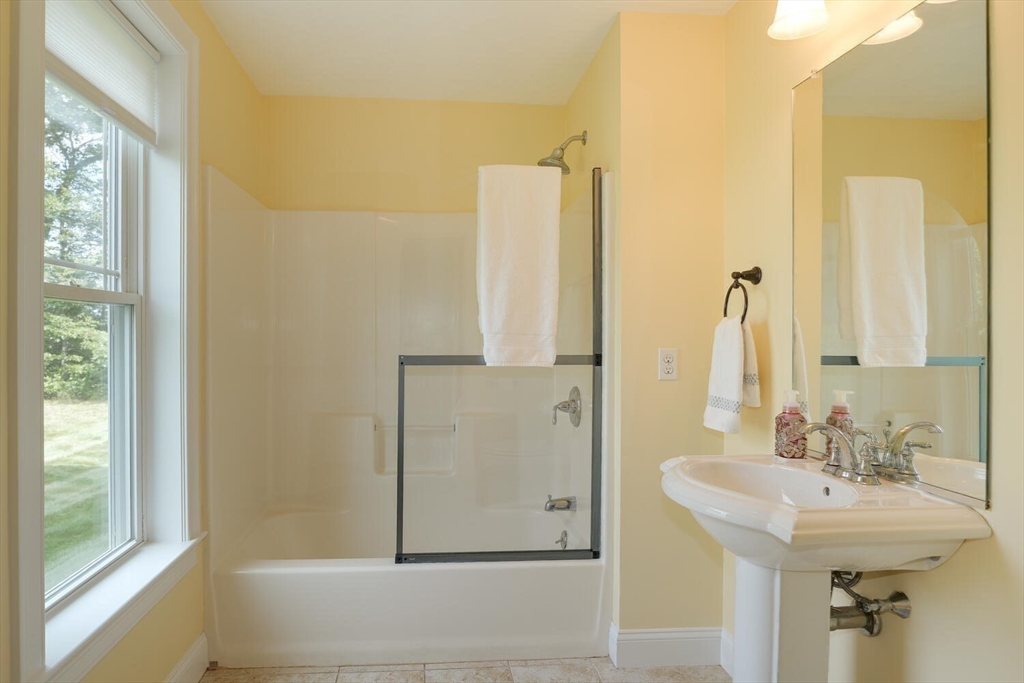 Franklin, Massachusetts 02038, United States, 2 Bedrooms Bedrooms, ,3 BathroomsBathrooms,Residential,Active,216422