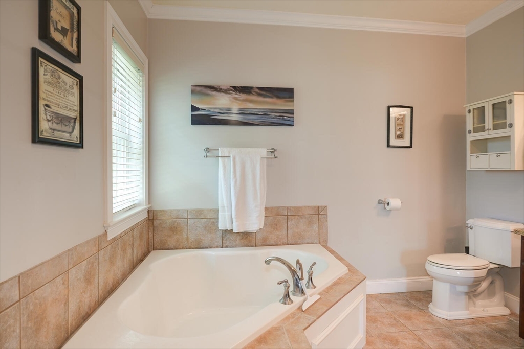 Franklin, Massachusetts 02038, United States, 2 Bedrooms Bedrooms, ,3 BathroomsBathrooms,Residential,Active,216422