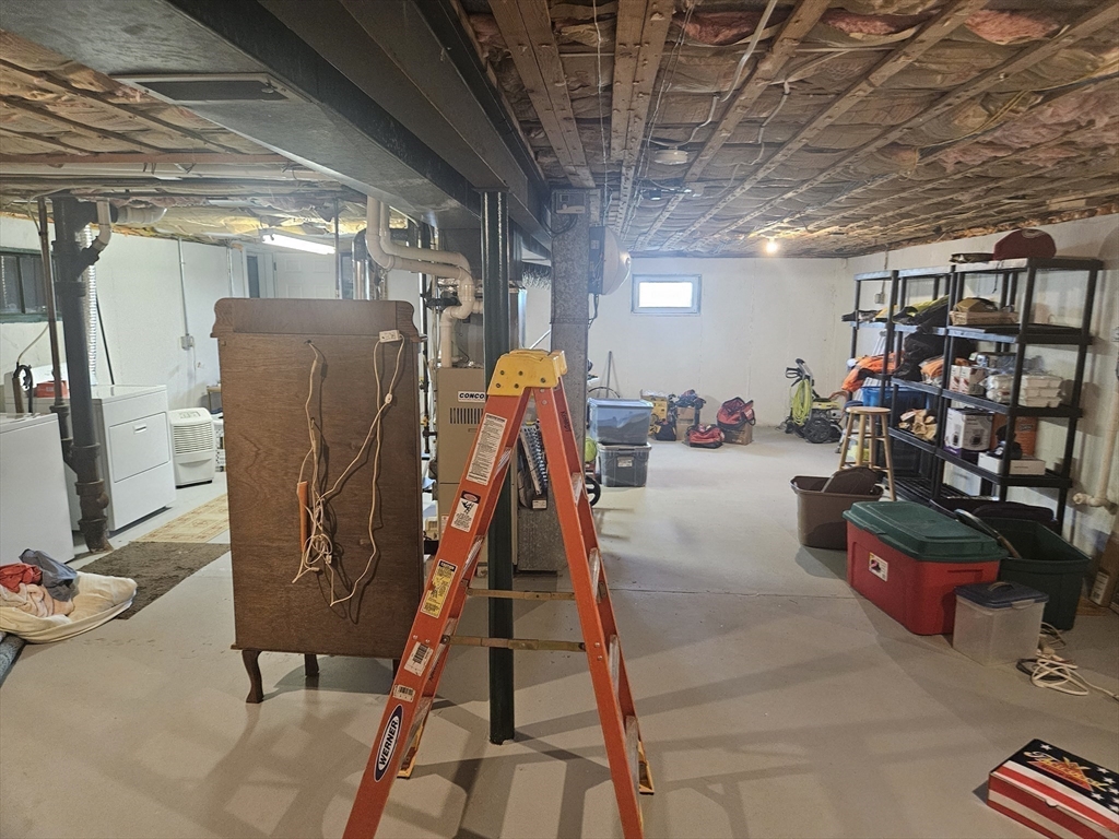 Lowell, Massachusetts 01854, United States, 4 Bedrooms Bedrooms, ,1 BathroomBathrooms,Residential,Active,212637