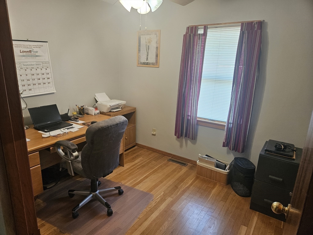 Lowell, Massachusetts 01854, United States, 4 Bedrooms Bedrooms, ,1 BathroomBathrooms,Residential,Active,212637