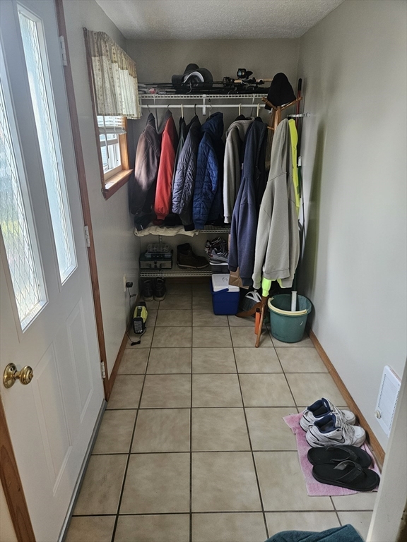 Lowell, Massachusetts 01854, United States, 4 Bedrooms Bedrooms, ,1 BathroomBathrooms,Residential,Active,212637