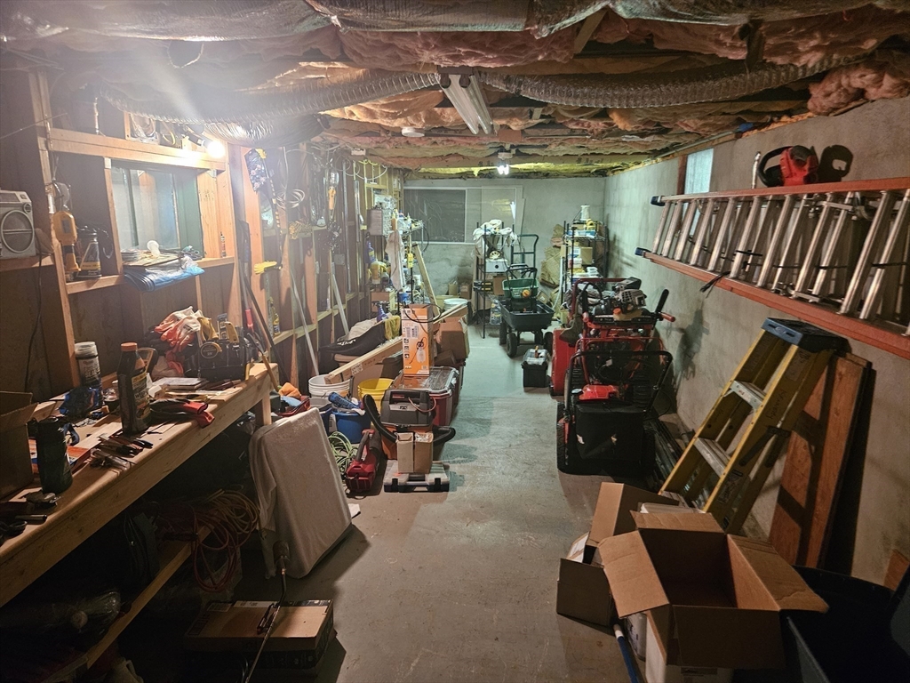 Lowell, Massachusetts 01854, United States, 4 Bedrooms Bedrooms, ,1 BathroomBathrooms,Residential,Active,212637