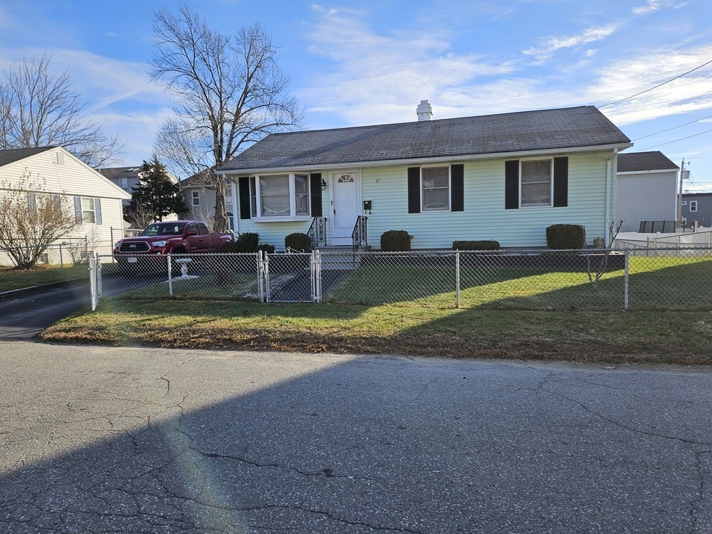 Lowell, Massachusetts 01854, United States, 4 Bedrooms Bedrooms, ,1 BathroomBathrooms,Residential,Active,212637