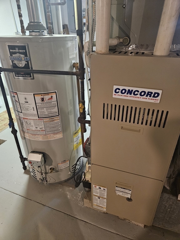 Lowell, Massachusetts 01854, United States, 4 Bedrooms Bedrooms, ,1 BathroomBathrooms,Residential,Active,212637