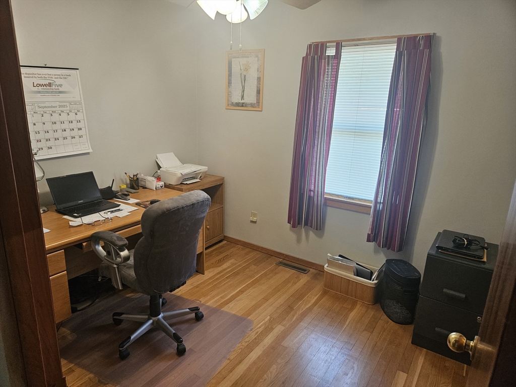 Lowell, Massachusetts 01854, United States, 4 Bedrooms Bedrooms, ,1 BathroomBathrooms,Residential,Active,212637