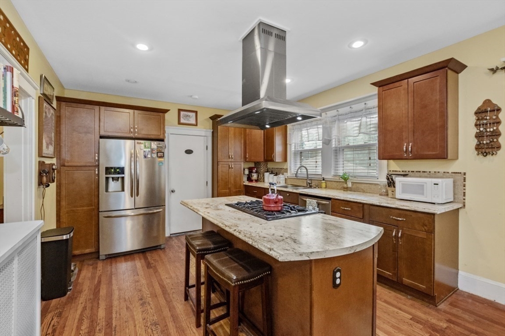 200 Woodside Ave