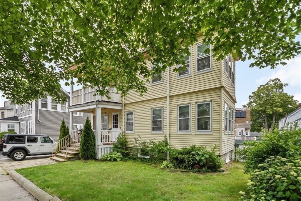 200 Woodside Ave