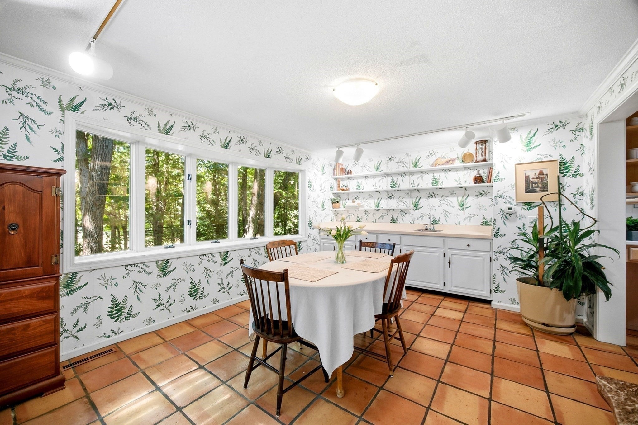 64 Cambridge Cir, Longmeadow, MA Photo #10