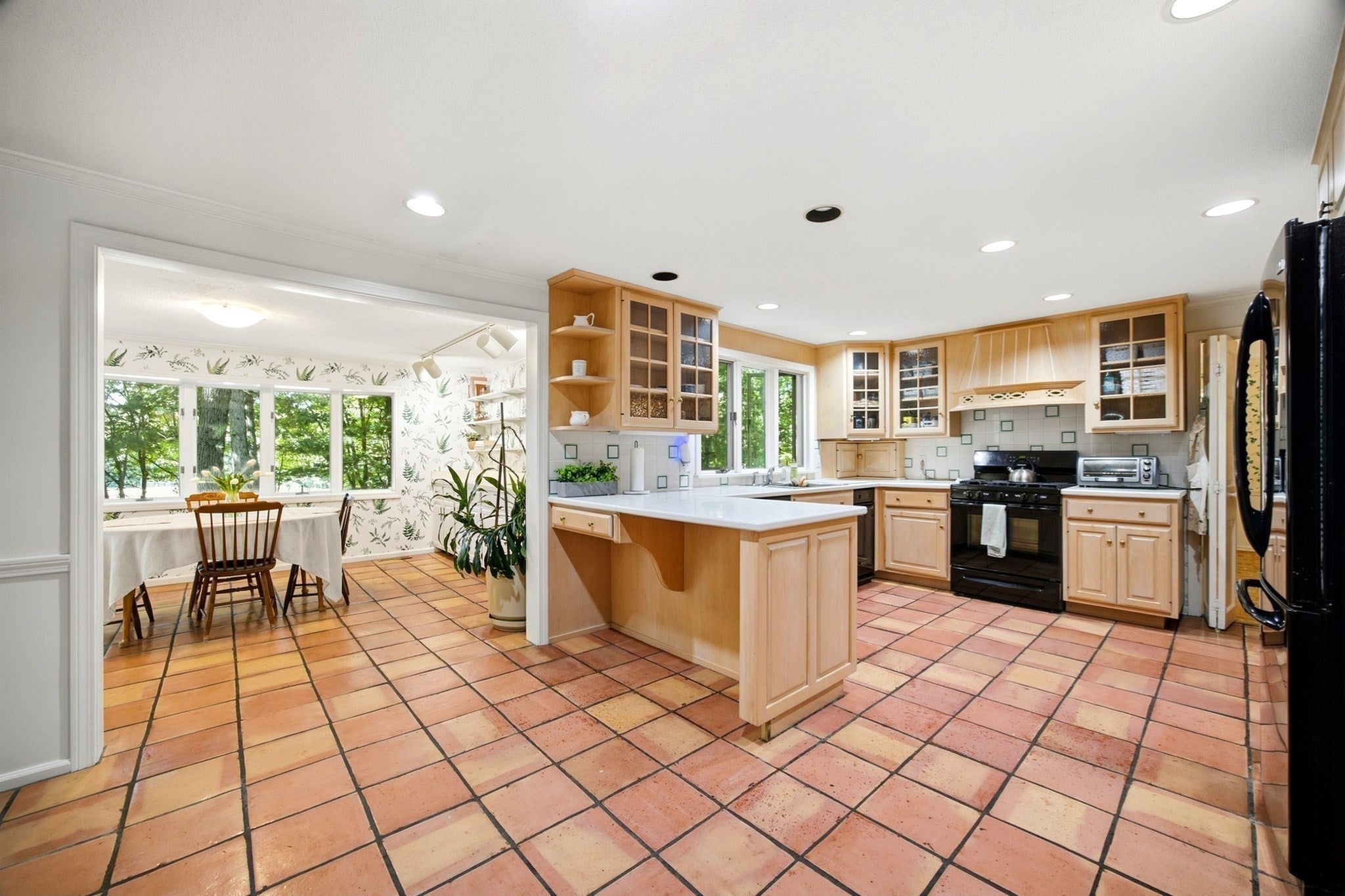 64 Cambridge Cir, Longmeadow, MA Photo #7
