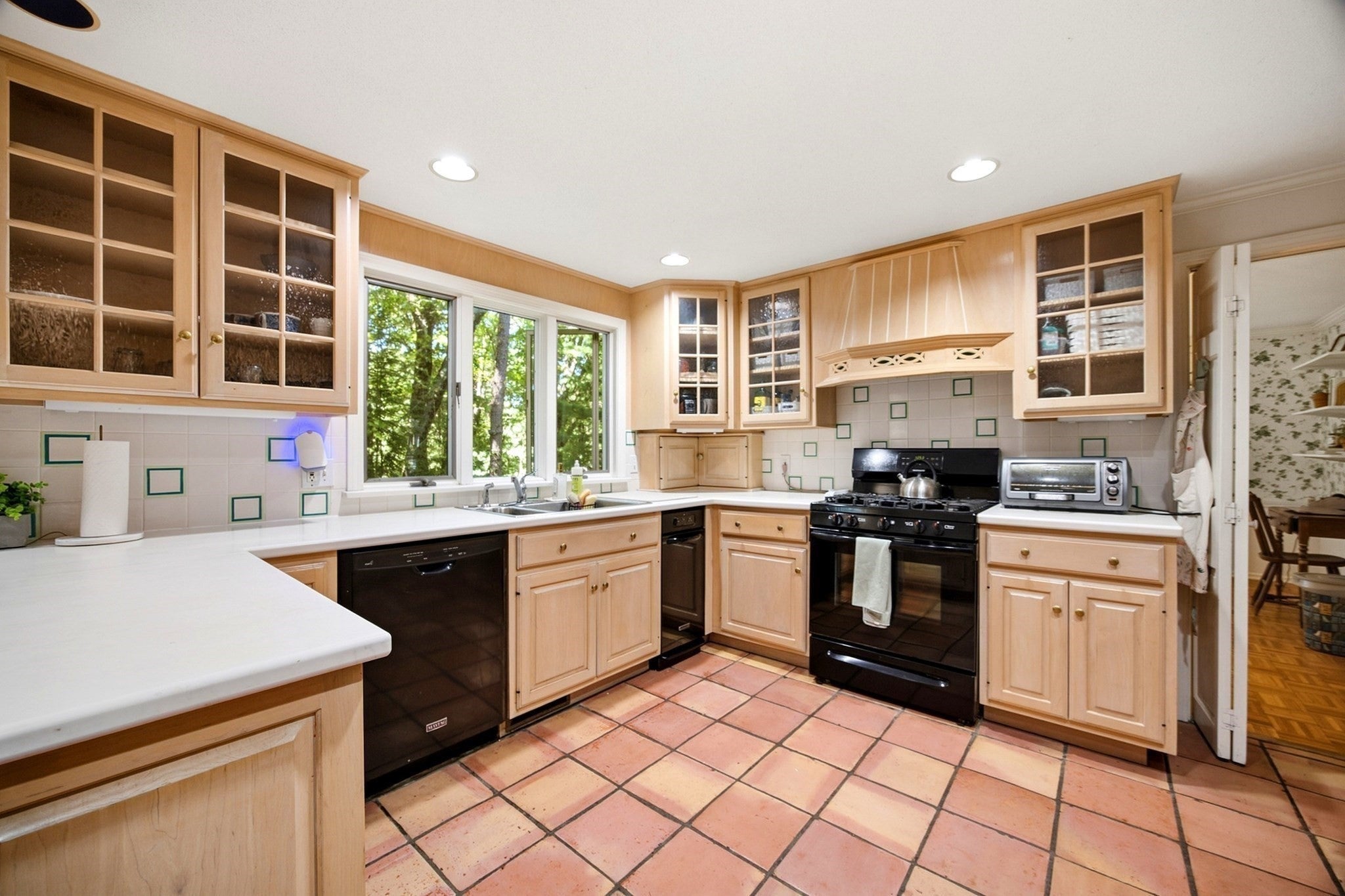 64 Cambridge Cir, Longmeadow, MA Photo #5
