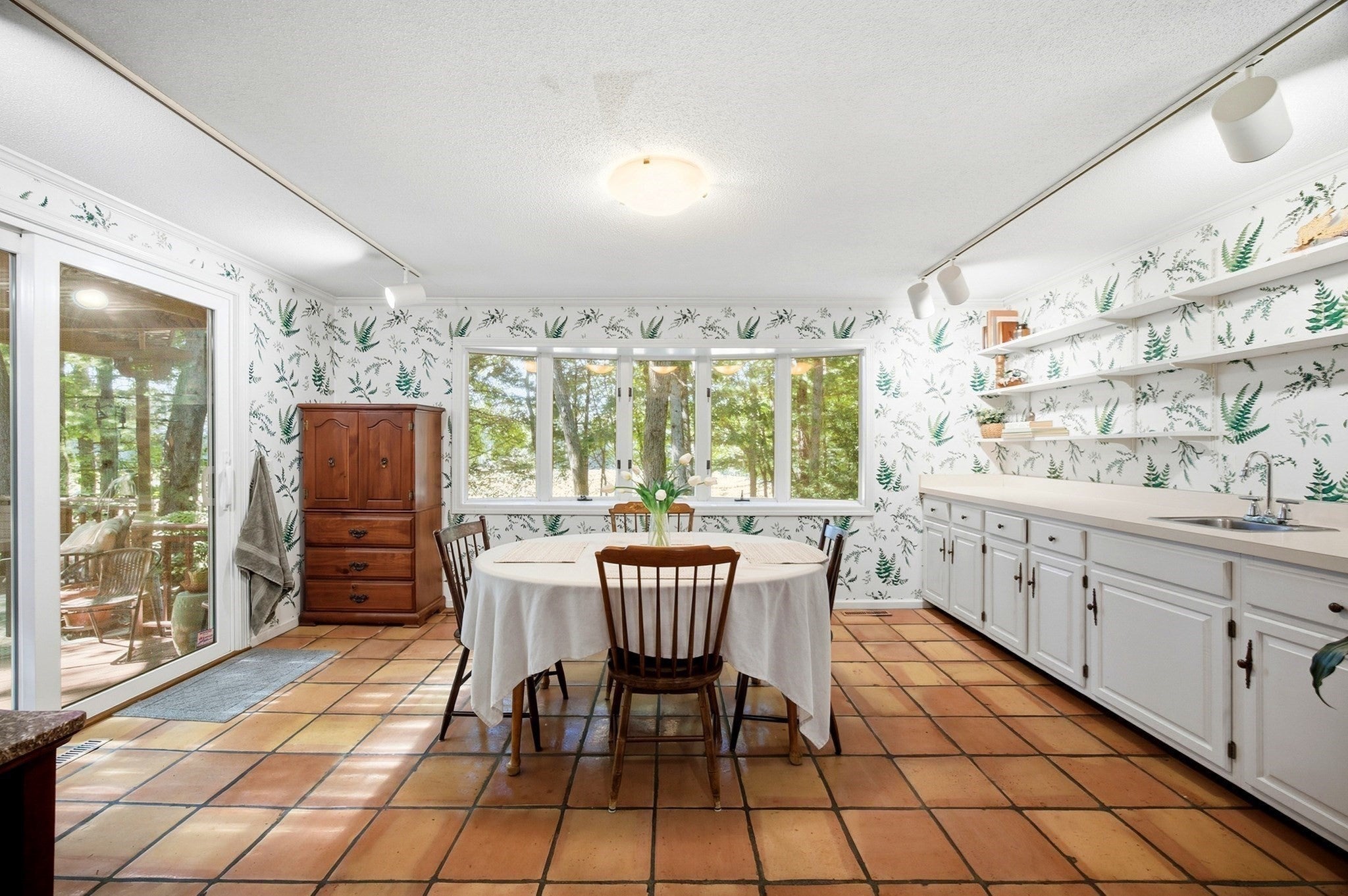 64 Cambridge Cir, Longmeadow, MA Photo #11
