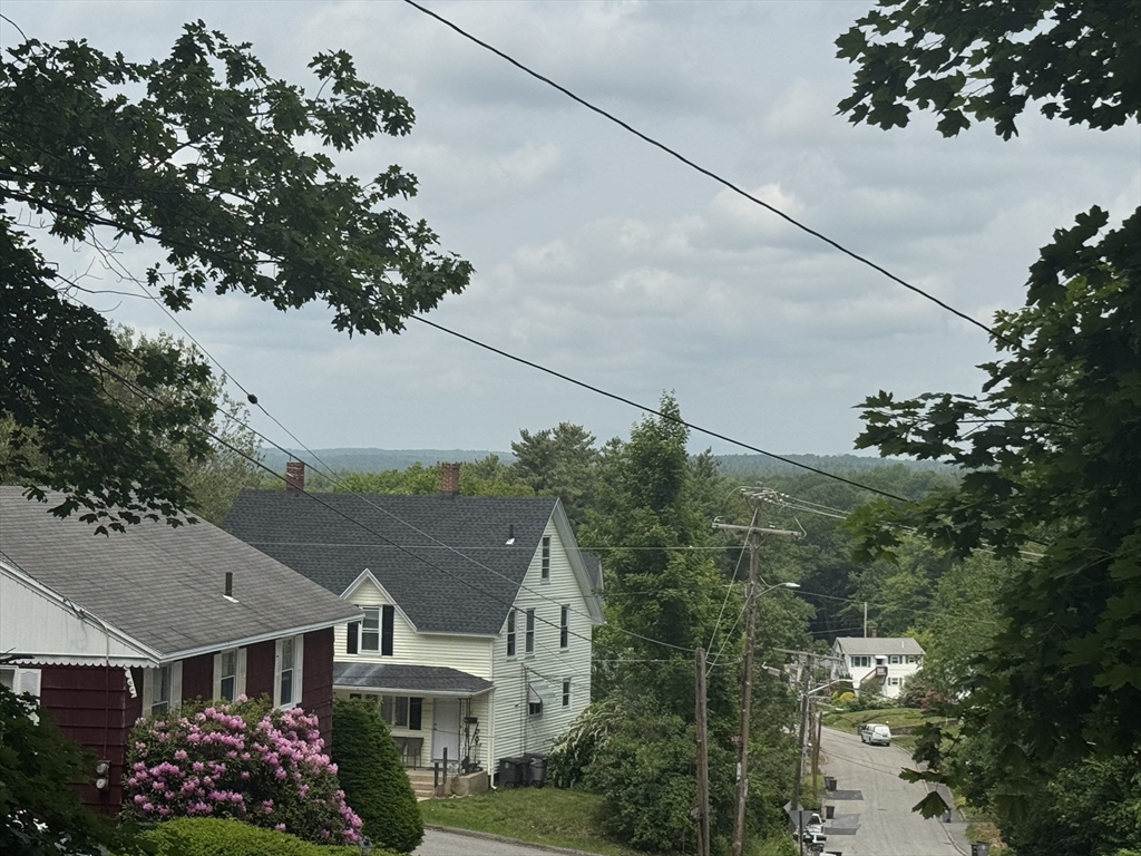 Gardner, Massachusetts 01440, United States, 3 Bedrooms Bedrooms, ,3 BathroomsBathrooms,Residential,Active,146400