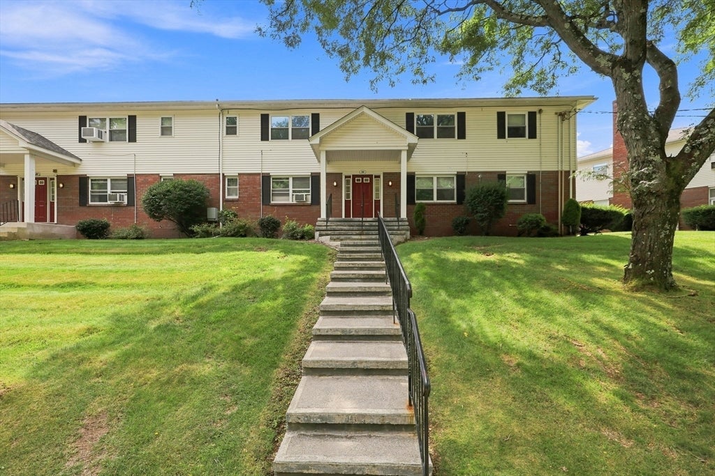 90 Colonial Cir #C, Chicopee, MA, 90 Colonial Cir #C, Chicopee, MA Photo #2