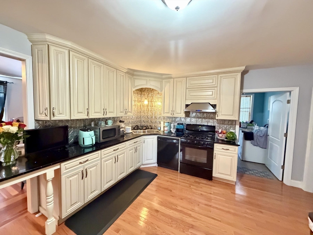 162 Narragansett Blvd