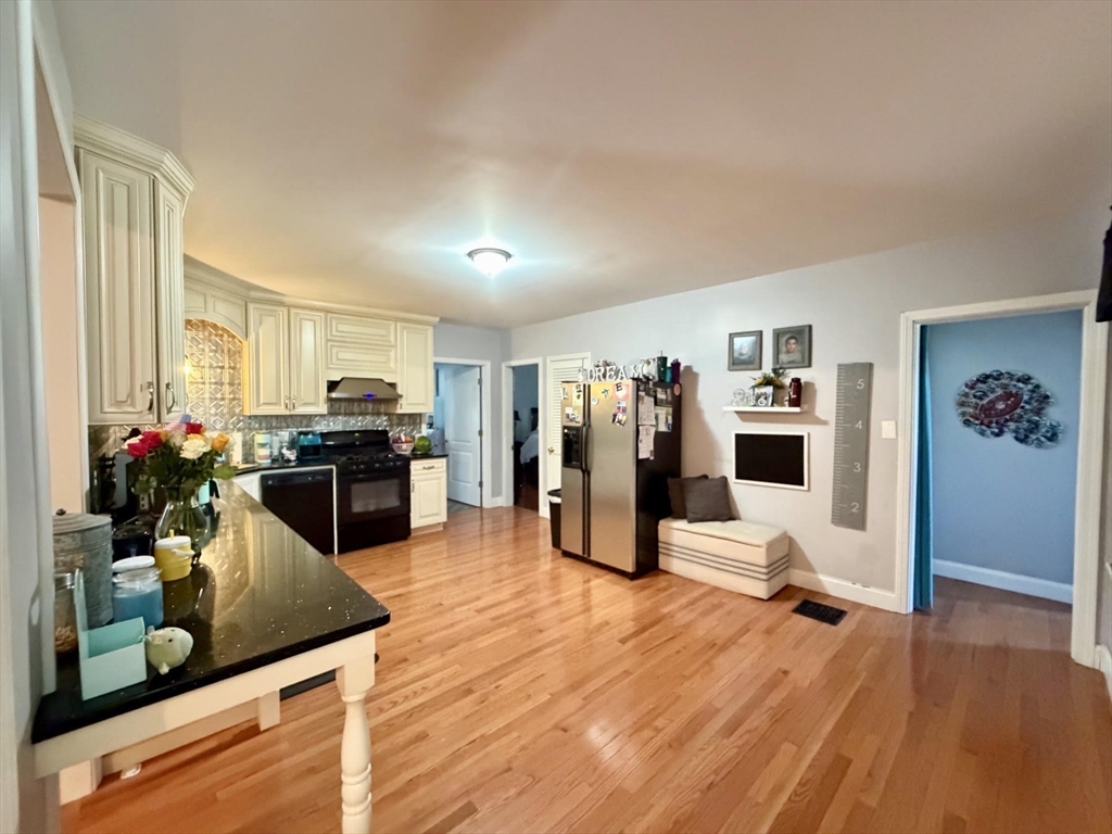 162 Narragansett Blvd