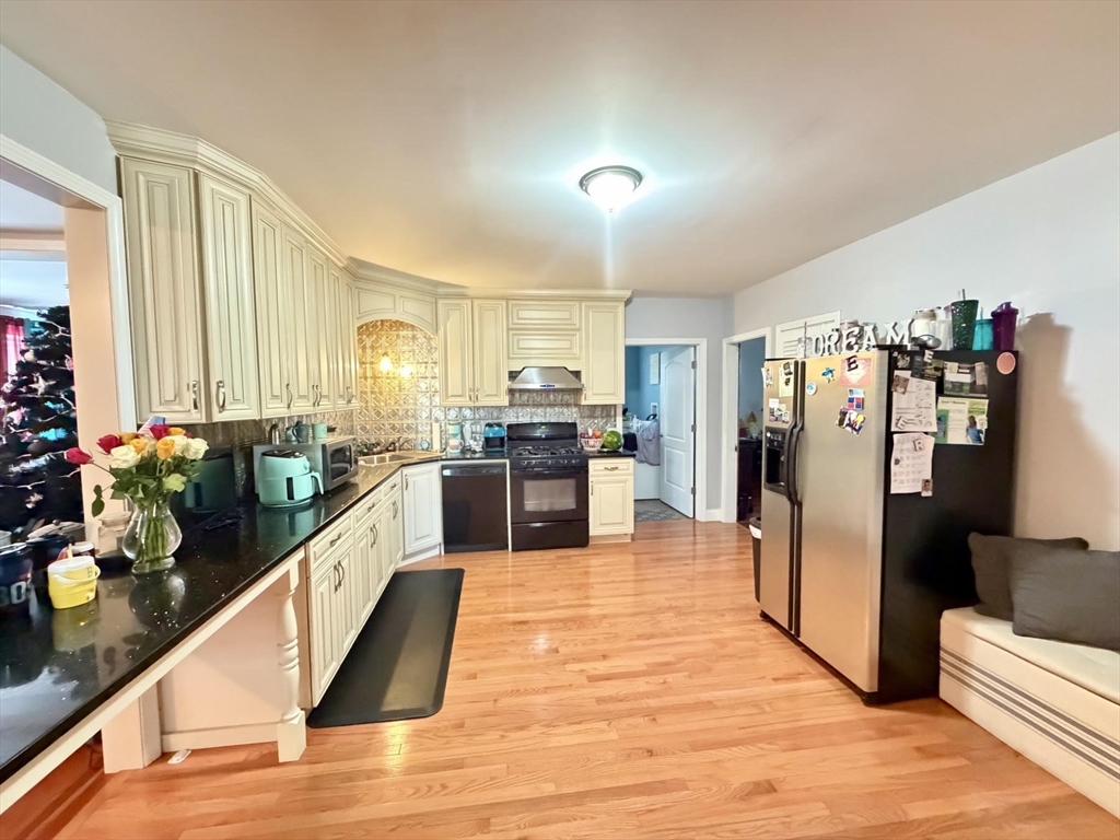 162 Narragansett Blvd