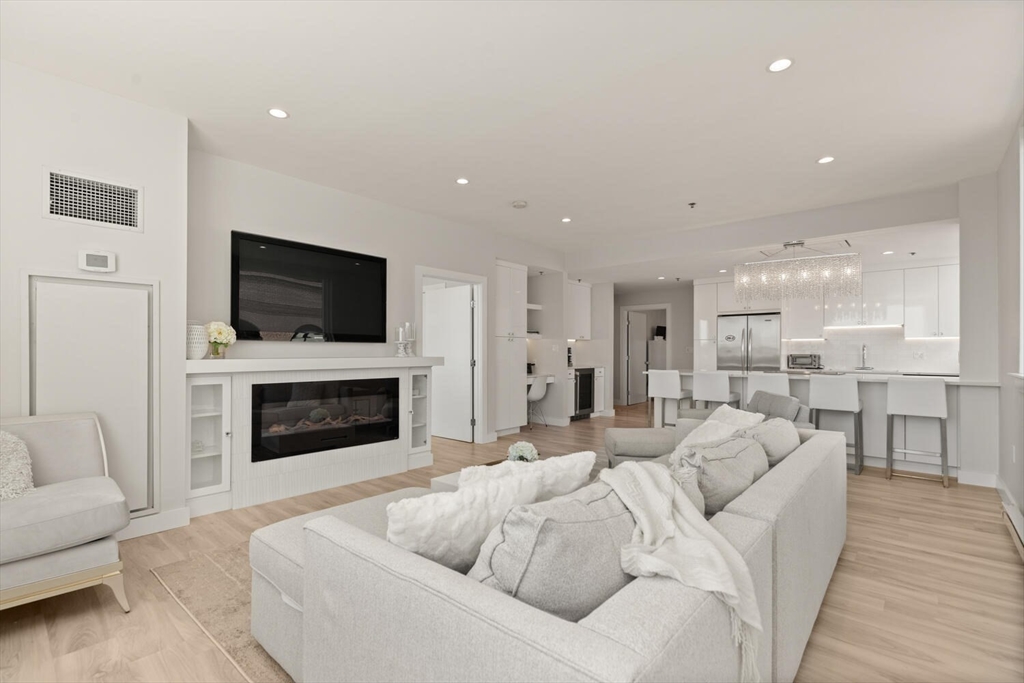 234 Causeway St Apt 709