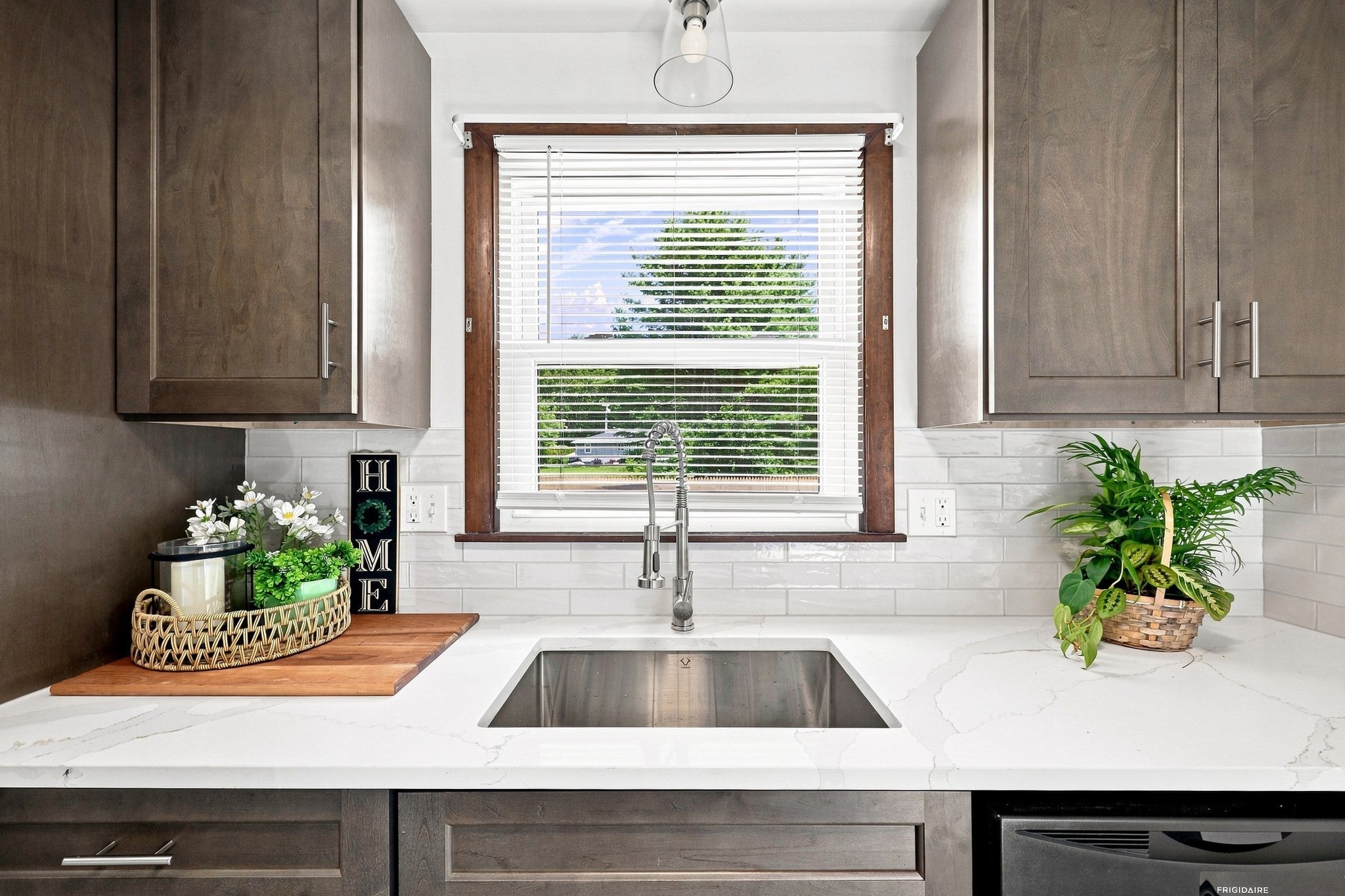 15 Peterson Cir, Agawam, MA Photo #24