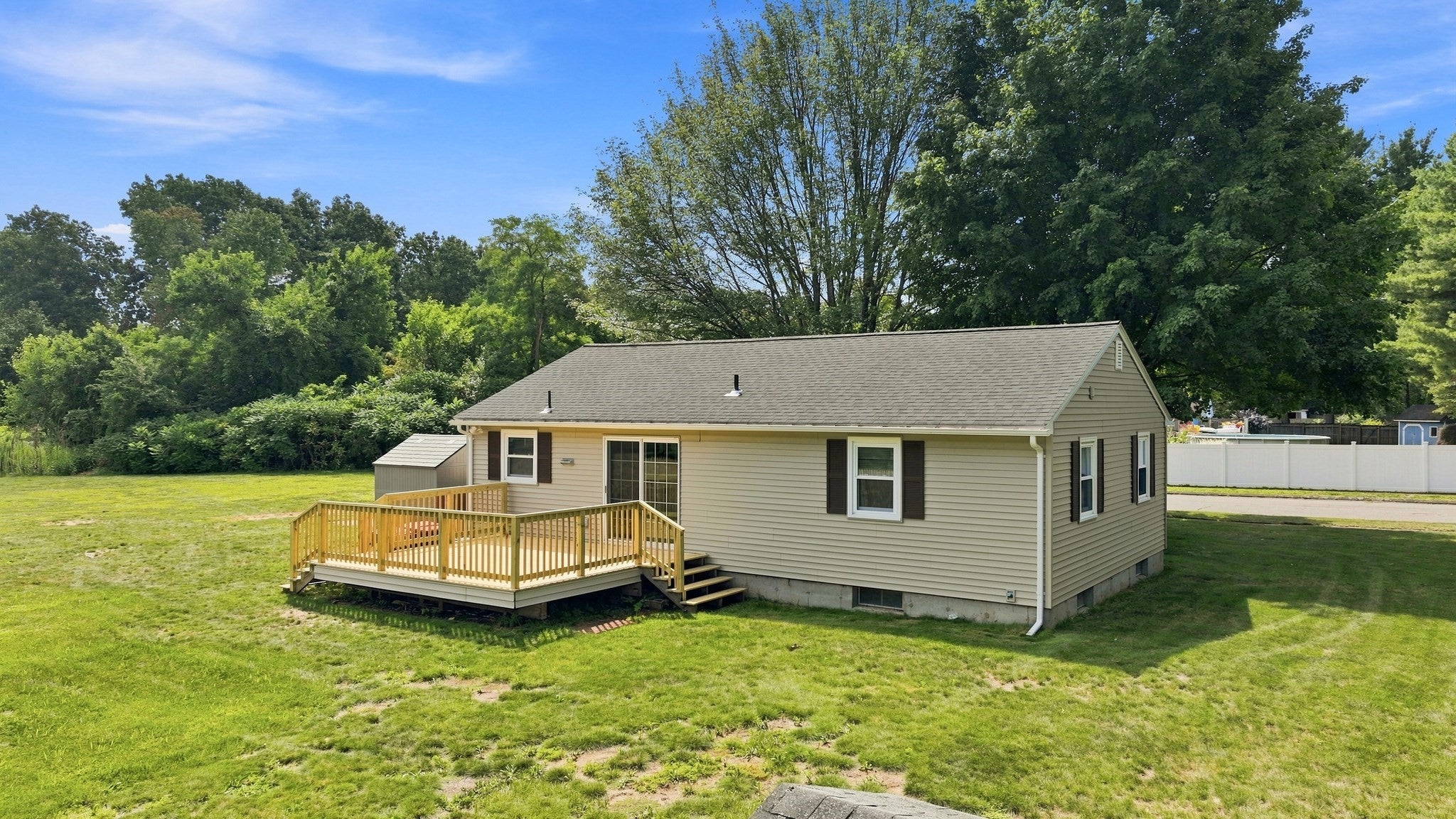 15 Peterson Cir, Agawam, MA Photo #31